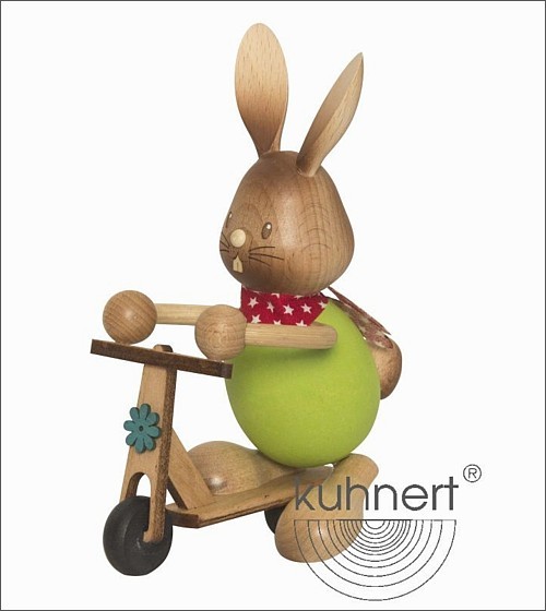 Bunny Stupsi on scooter