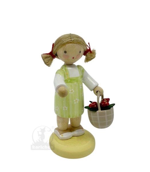 Mädchen mit Erdbeerkorb