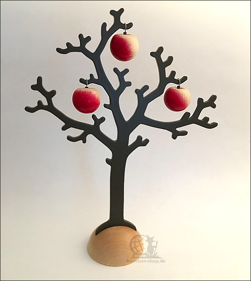 tree with 3 apples