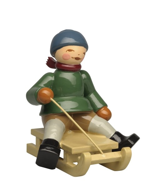 Junge mit Schlitten