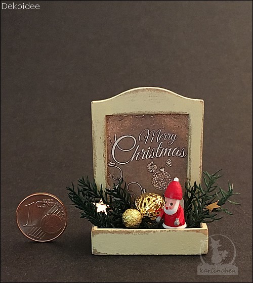 Kiste mit Weihnachtsdeko/Weihnachtsmann