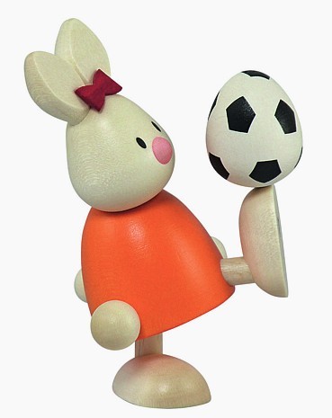 Kaninchen Emma mit Fussball